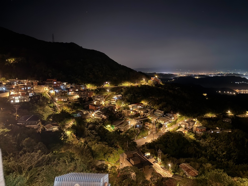 Classic Must-Visit: Jiufen, Shifen & Yehliu Private Tour